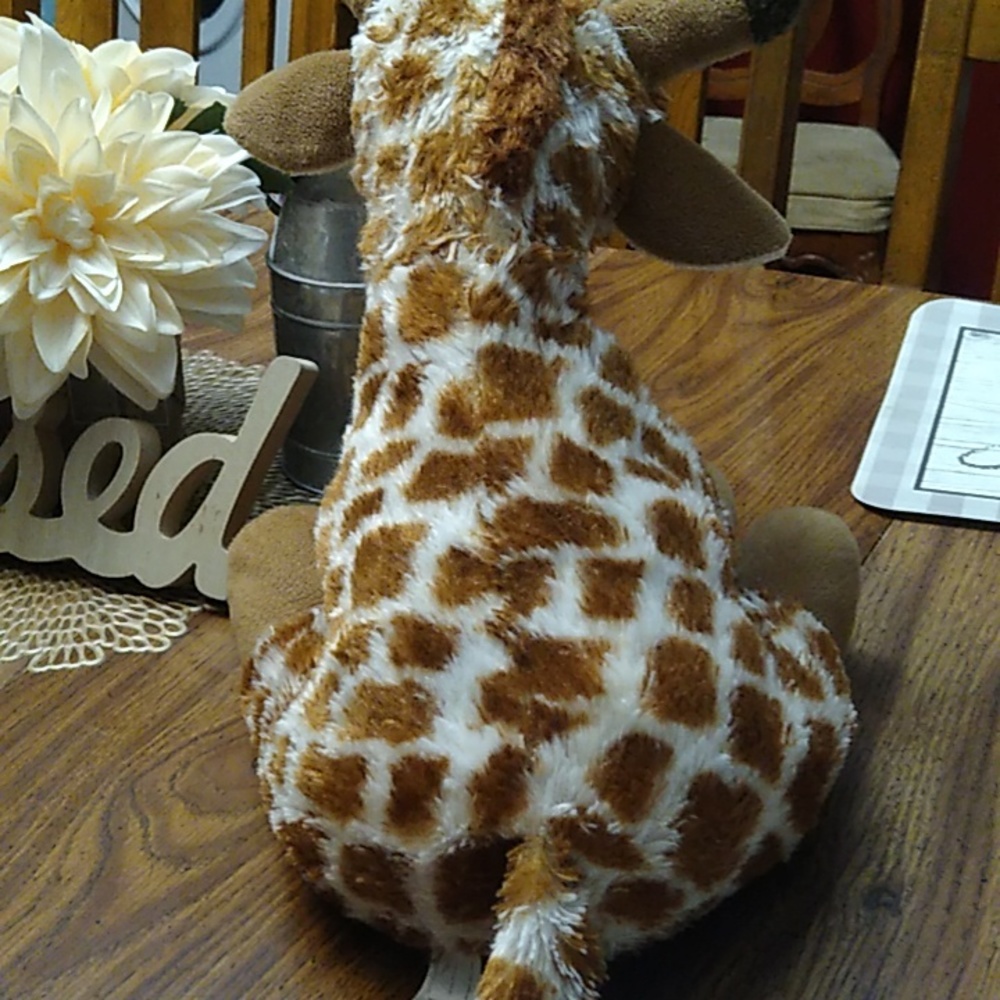 🦒Stuffed Giraffe 🦒 - Picture 3 of 7